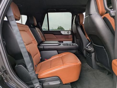Used 2019 Lincoln Navigator Reserve AWD/4WD image 25