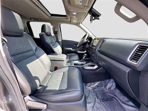 Used 2024 Nissan Frontier SL w/ Technology Package image 28