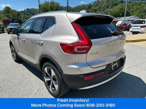 Used 2024 Volvo XC40 B5 Plus AWD/4WD image 3