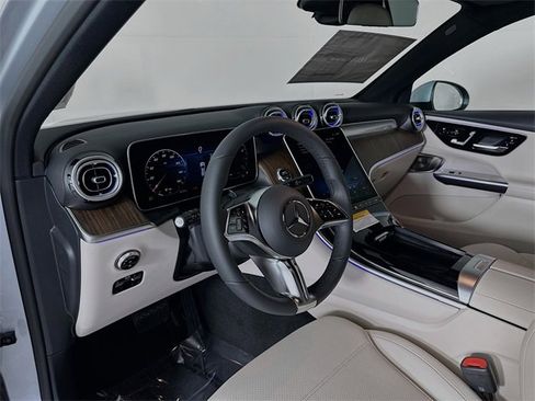 New 2026 Mercedes-Benz GLC 300 GLC 300 image 9