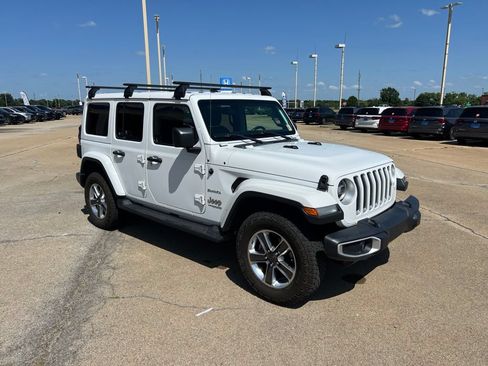 Used 2020 Jeep Wrangler Unlimited Sahara w/ Dual Top Group AWD/4WD image 3