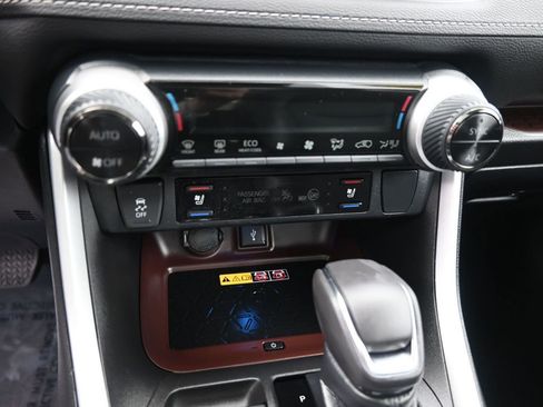 Used 2022 Toyota RAV4 Limited image 23