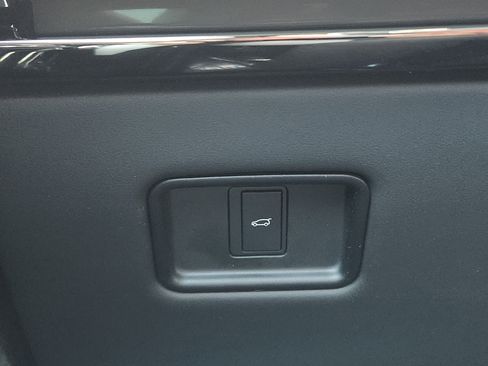 Certified 2025 Land Rover Range Rover Sport SE image 20