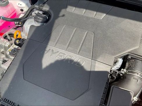 New 2025 Hyundai Elantra Limited image 17