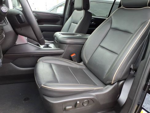 Used 2024 GMC Yukon XL SLT AWD/4WD image 12