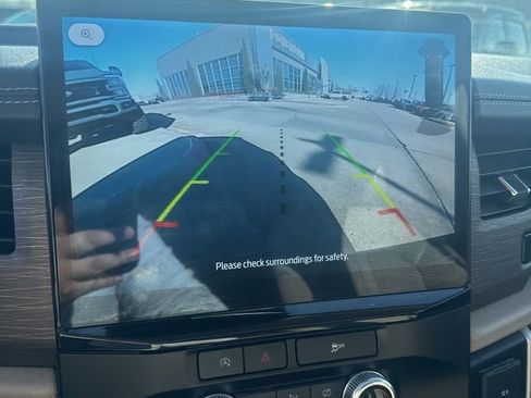 Used 2024 Ford Expedition Limited image 12