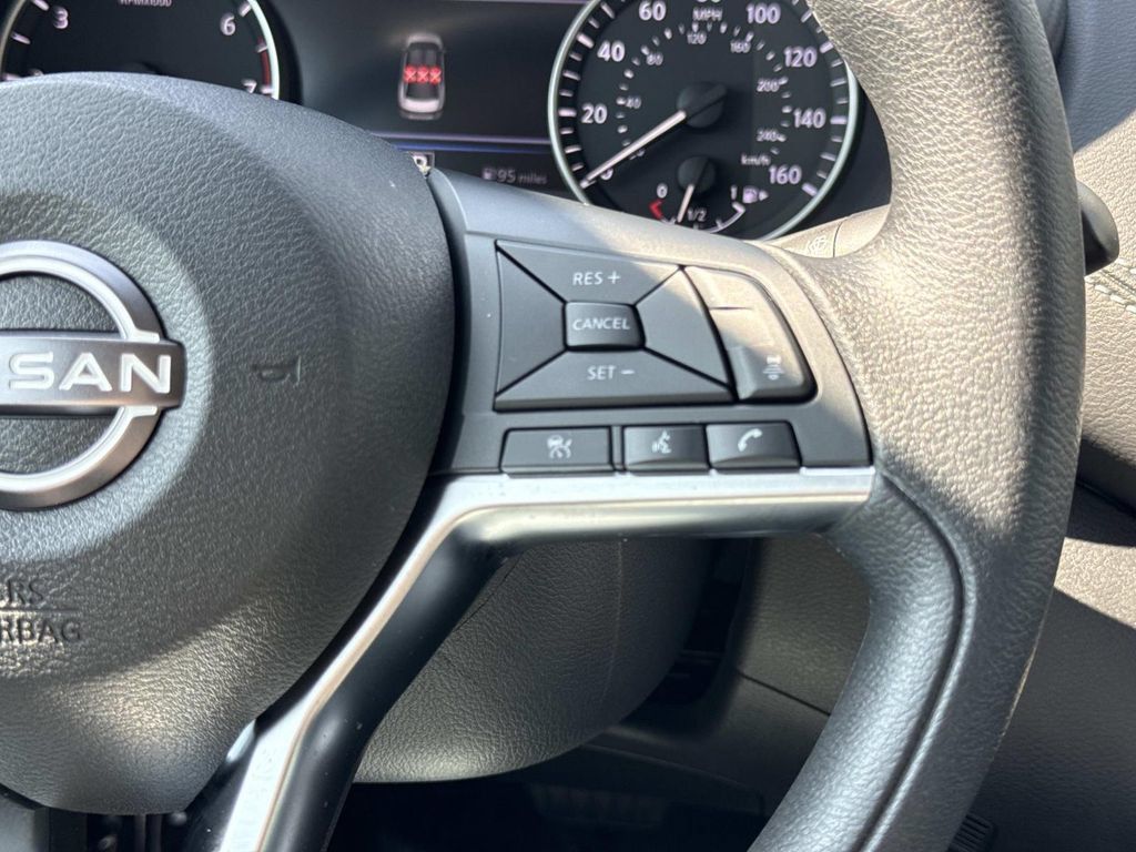 Used 2025 Nissan Sentra SV FWD image 9