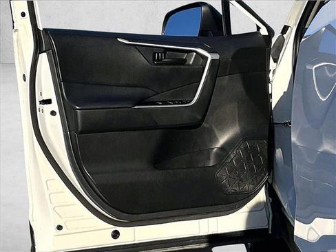 Used 2021 Toyota RAV4 LE image 17