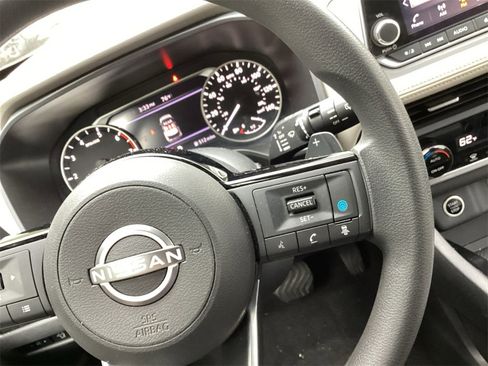 Used 2023 Nissan Rogue SV image 20