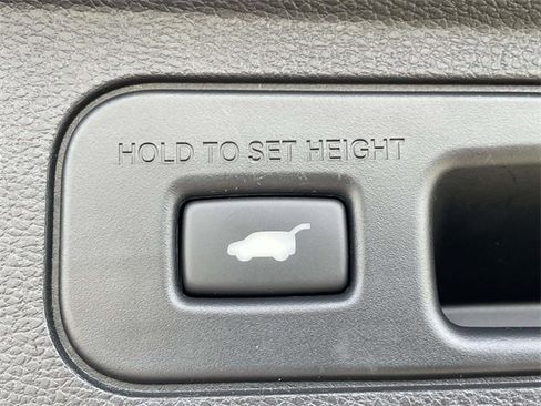 Used 2024 Honda Odyssey Touring image 3