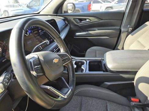 Used 2024 Chevrolet Traverse LT FWD image 6
