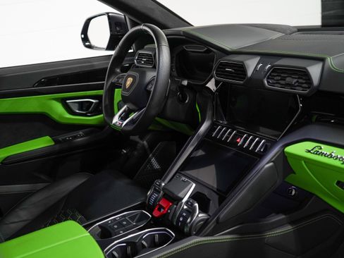 Used 2022 Lamborghini Urus AWD/4WD image 17