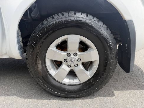 Used 2011 Nissan Frontier SV AWD/4WD image 9
