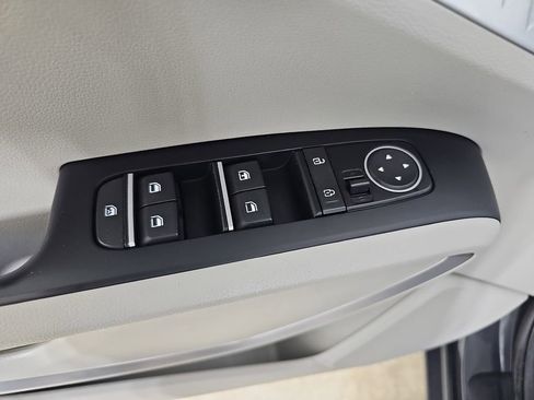 Used 2023 Kia Soul LX image 32