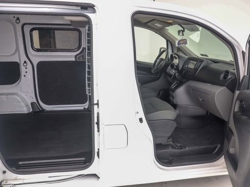 Used 2020 Nissan NV200 SV w/ Sliding Glass Door Package image 12