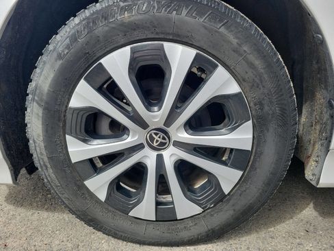 Used 2020 Toyota Prius LE AWD/4WD image 27