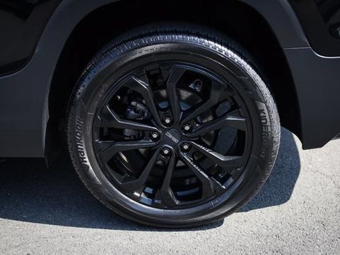 Used 2021 GMC Terrain SLT w/ Infotainment Package II AWD/4WD image 21