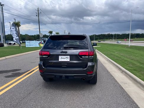 Used 2020 Jeep Grand Cherokee Altitude RWD image 6
