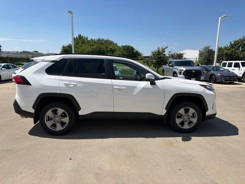 Used 2025 Toyota RAV4 XLE AWD/4WD image 7