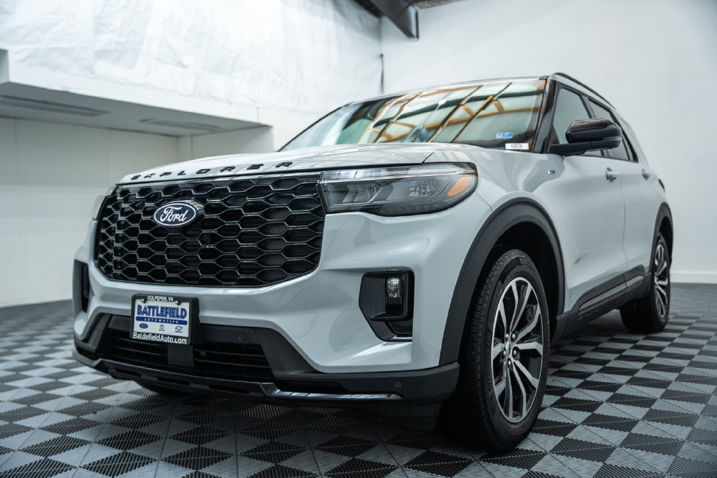 New 2027 Ford Explorer ST-Line AWD/4WD image 3