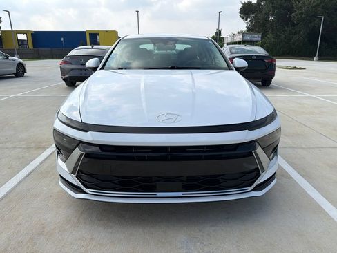 Used 2025 Hyundai Sonata SEL FWD image 2