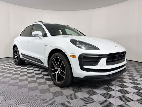 Certified 2023 Porsche Macan AWD/4WD image 12