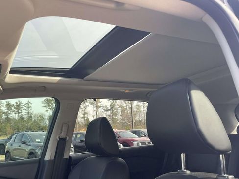 Used 2024 Nissan Rogue SV w/ SV Premium Package image 14