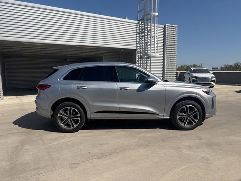 Used 2025 Audi Q5 Premium Plus w/ Premium Plus AWD/4WD image 4