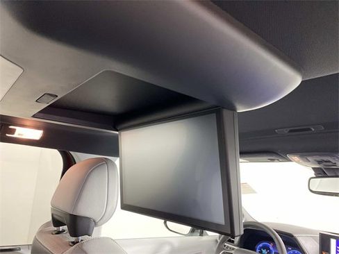 Used 2025 Toyota Sienna XSE image 15