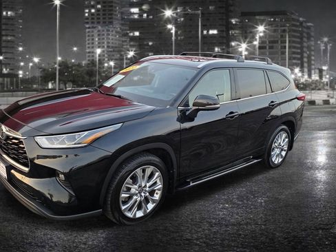 Used 2022 Toyota Highlander Limited image 3