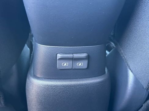 Used 2025 Nissan Kicks Play S image 12