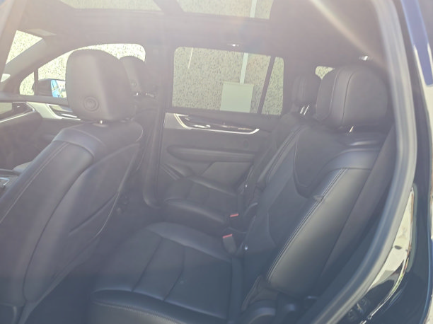 Used 2025 Cadillac XT6 Premium Luxury FWD image 10