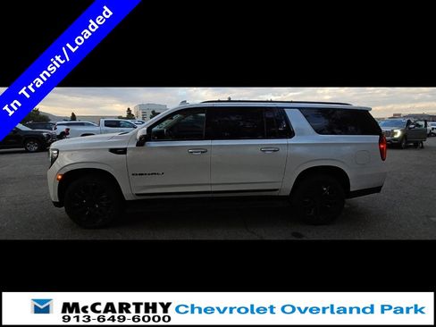 Used 2022 GMC Yukon XL Denali image 2