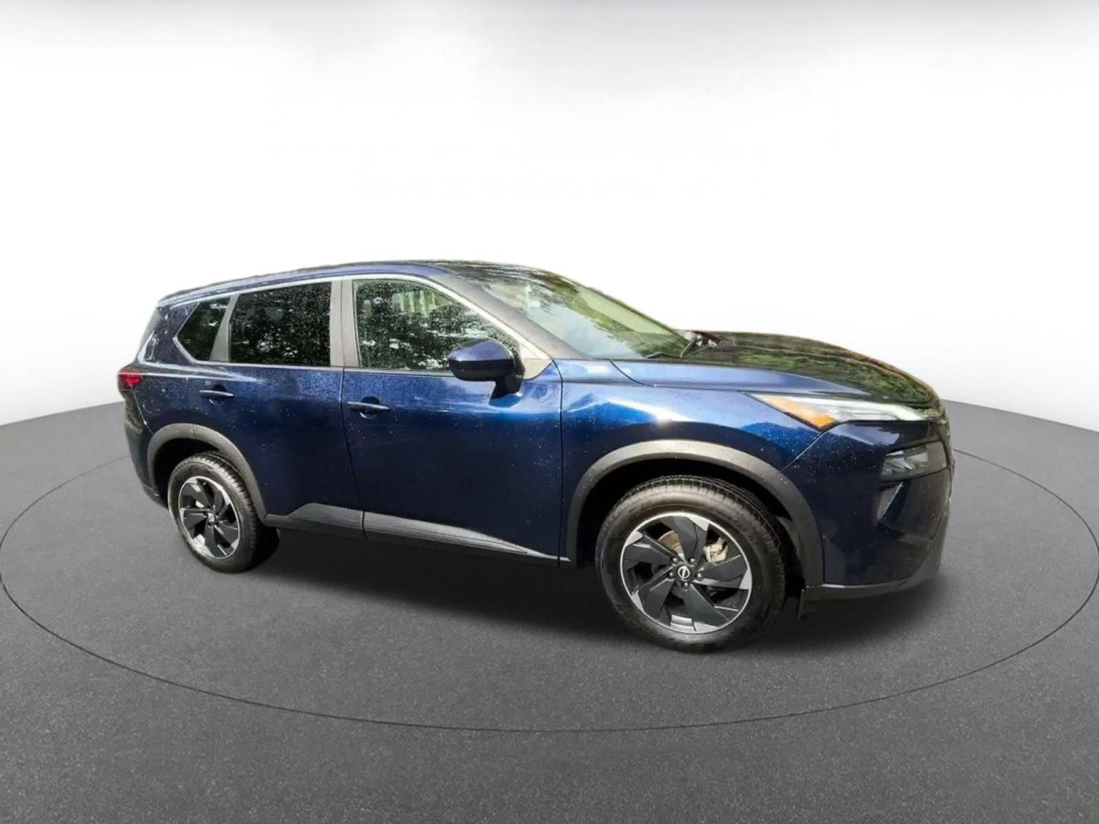 Used 2025 Nissan Rogue SV AWD/4WD image 2