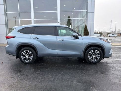 Certified 2022 Toyota Highlander XLE image 8