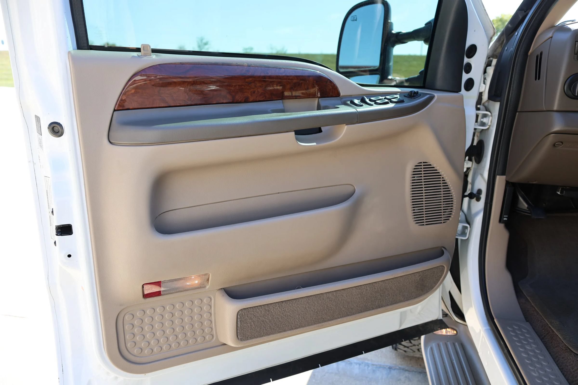 Used 2000 Ford Excursion Limited AWD/4WD image 30