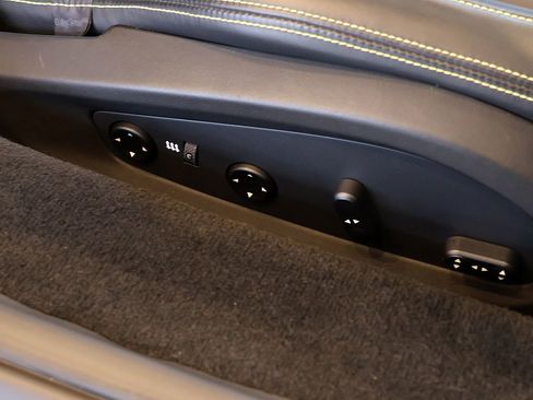 Used 2011 Ferrari 458 Italia Coupe RWD image 32