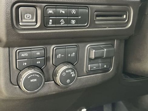 Used 2024 Chevrolet Tahoe Z71 w/ Luxury Package AWD/4WD image 36