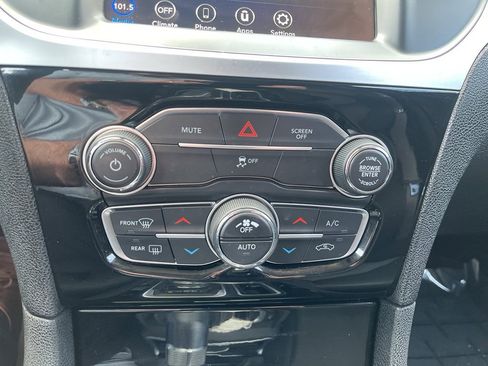 Used 2023 Chrysler 300 Touring image 20