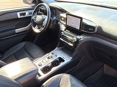 Used 2021 Ford Explorer Limited w/ Equipment Group 301A AWD/4WD image 40