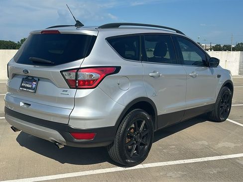 Used 2018 Ford Escape SE w/ SE Sync 3 Package FWD image 12