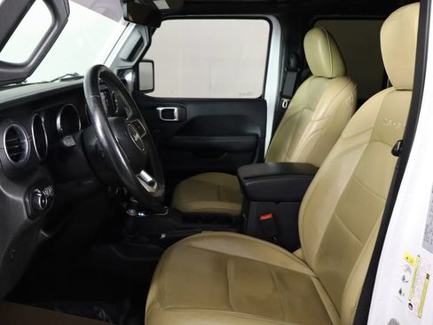 Used 2018 Jeep Wrangler Unlimited Sahara AWD/4WD image 14