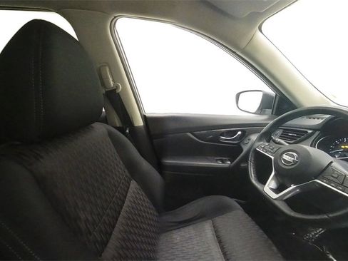 Certified 2017 Nissan Rogue SV w/ SV Premium Package image 31