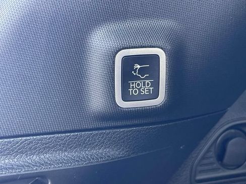 Used 2023 Jeep Grand Cherokee Altitude RWD image 11