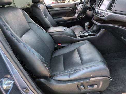 Used 2017 Toyota Highlander Limited FWD image 36