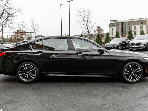 Used 2022 BMW 750i xDrive w/ Executive Package image 3