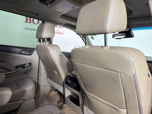 Used 2017 GMC Yukon XL SLT w/ Open Road Package RWD image 17