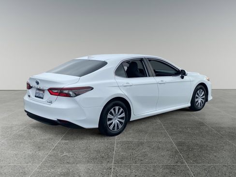 Used 2022 Toyota Camry LE image 5