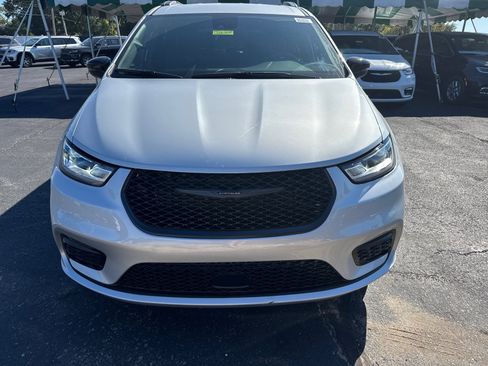 New 2026 Chrysler Pacifica Select w/ S Appearance Package image 2