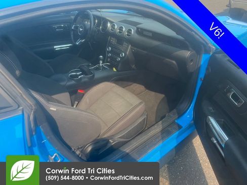Used 2017 Ford Mustang Coupe RWD image 5
